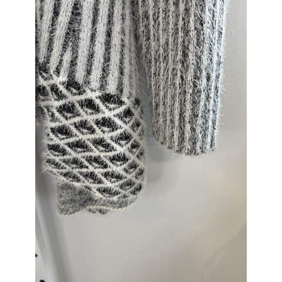 Cato Plus 22/24W Gray White Fuzzy Knit Cardigan Striped Open Front Cozycore Boho - Picture 5 of 10